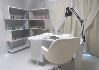 whitening salon WHITE 名古屋栄店所属・WHITE nail 栄店のネイルデザイン