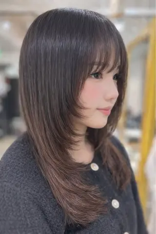 セミロング 縮毛矯正／レイヤー／ 🌼mizukiのヘアスタイル