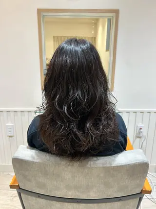 セミロング パーマ 大川 夏実のヘアスタイル