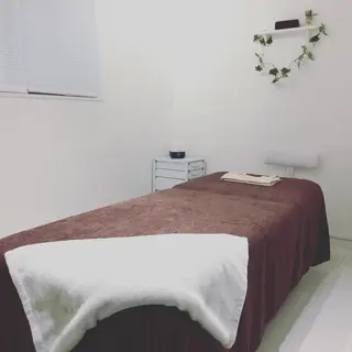 小顔・ツルツル素肌 ハリステリアのエステ・リラクイメージ