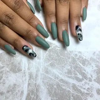 ネイル repos~ルポ~所属・里見 麗のネイルデザイン