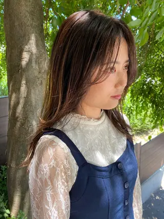 カラー DEE okazakiのヘアスタイル