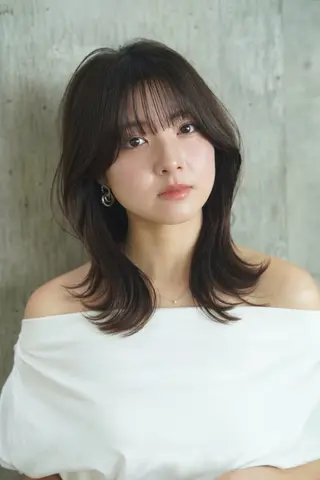 ミディアム yelm所属・🫒オリーブカラー ミディアムレイヤー✨のヘアスタイル