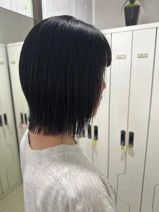 ミディアム レイヤー 艶々カラーのヘアスタイル