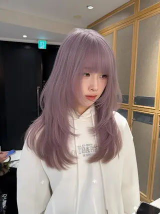 セミロング 淡いハイトーンカラー レイヤーカットゆうかのヘアスタイル