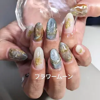 ネイル フラワー ムーンのネイルデザイン