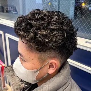 ショート パーマ メンズ 吉田 新平のヘアスタイル