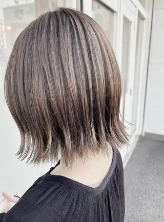 ミディアム カラー K. SUZUKAのヘアスタイル