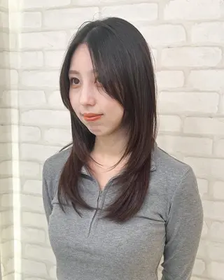 セミロング abilita AZUSAのヘアスタイル