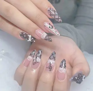 ロング パーマ ニュ クインのネイルデザイン