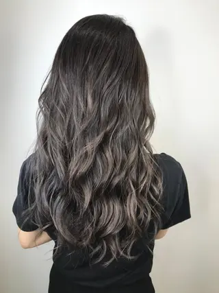 カラー デザインカラー Lienのヘアスタイル