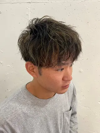 カラー パーマ メンズ 𝙃𝘼𝙍𝙐🎀 韓国×エクステのヘアスタイル