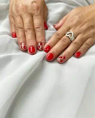 ネイル 𝐠𝐨𝐫𝐢 𝐧𝐚𝐢𝐥のネイルデザイン