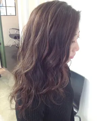 ロング カラー 榎園 由美のヘアスタイル