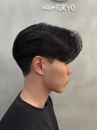 ショート メンズ ハイトーンニュアンス 毛流れシャドウパーマのヘアスタイル