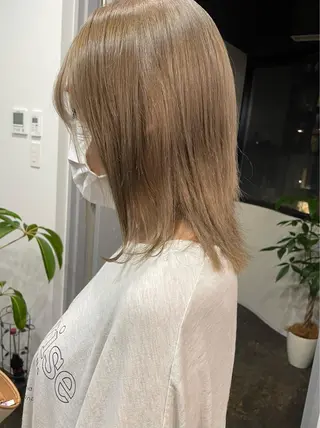 カラー ミルクティー× グレージュMOMOのヘアスタイル