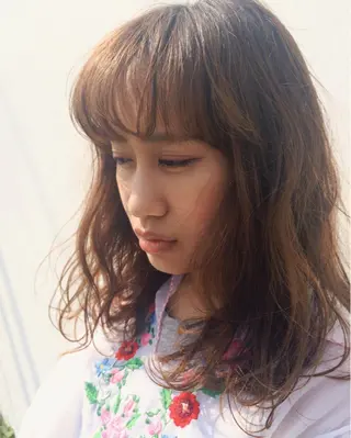 カラー スナコザワ レナのヘアスタイル