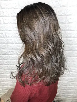 セミロング カラー 西本 夏美のヘアスタイル