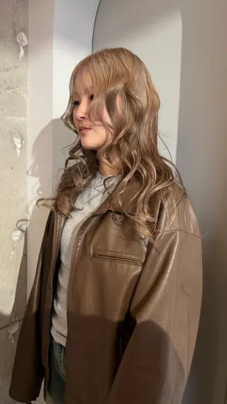 ロング ツガミ リナのヘアスタイル