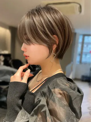 ショート カラー ハイトーンヘア れおん🌙のヘアスタイル
