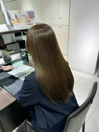 ロング ☘️透明感オリーブ/ 縮毛矯正ナミ☘️のヘアスタイル