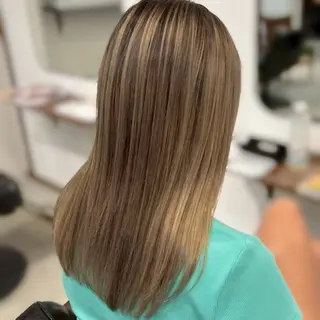 セミロング 坂本 璃里杏のヘアスタイル