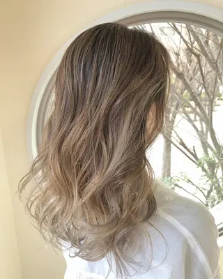 ロング カラー パーマ 上霜 菜月のヘアスタイル