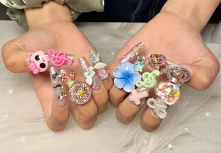 ネイル ロエ所属・Lowé いちごのネイルデザイン