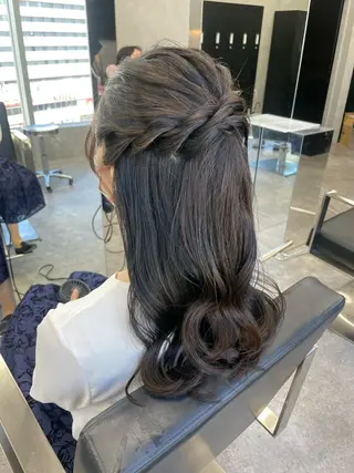 セミロング ヘアアレンジ Eir chayamachi所属・Eir SEIKAのヘアスタイル