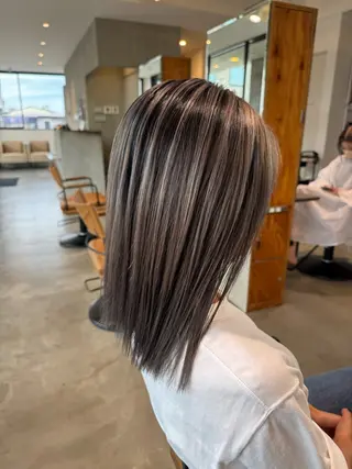 セミロング カラー 透明感カラー 天羅のヘアスタイル
