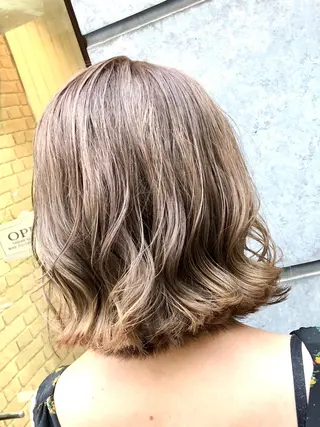 セミロング カラー ヘアアレンジ MiU所属・韓国×髪質改善×美髪 縮毛矯正×レイヤーのヘアスタイル