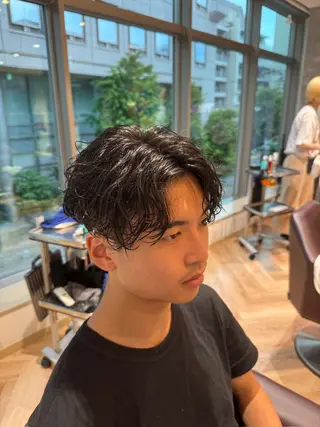 ショート パーマ メンズ メンズ特化/ センターパート/八谷のヘアスタイル