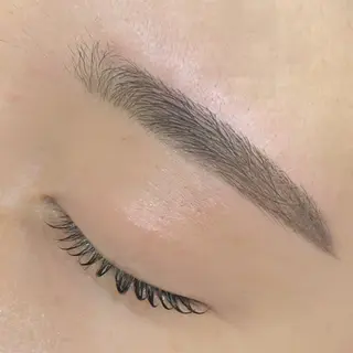 アイブロウ 岡本葵子カットモデル ┊束感マツエクのマツエク・マツパデザイン