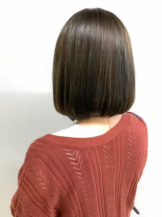 ミディアム カラー くすみミルクティー／ ブラウン🪡TOWAのヘアスタイル