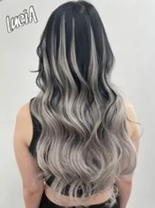 ロング カラー エクステ LuciAのヘアスタイル