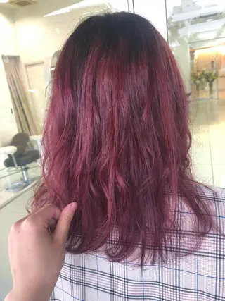 セミロング 白髪ぼかしハイライト めさきすずなのヘアスタイル