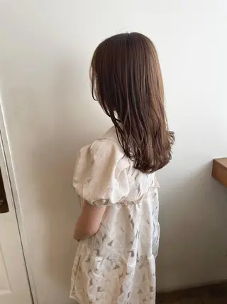 ミディアム カラー MIOベージュカラー 柔らかいカラーのヘアスタイル