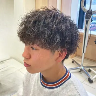 パーマ メンズ 渡辺 愛枝/艶カラー🩵のヘアスタイル