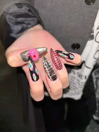 ネイル 🪐富島彩夏 /海外nail🪐のネイルデザイン