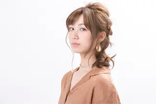 ミディアム ヘアアレンジ graxi'    グラシー所属・ブリーチ/ハイトーン SERINAのヘアスタイル