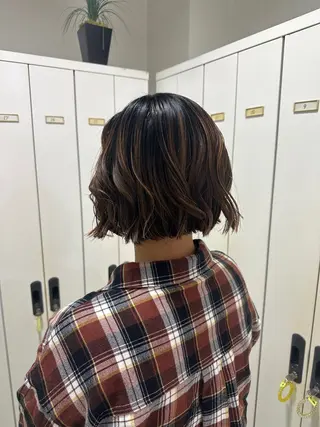 ミディアム レイヤー 艶々カラーのヘアスタイル