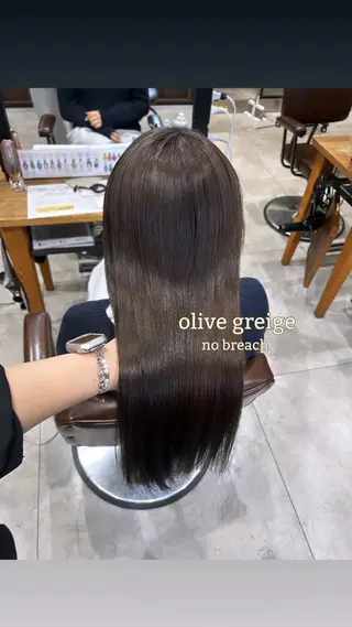 ロング カラー オリーブベージュ/ ブリーチなし透明感のヘアスタイル