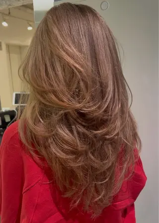 ロング カラー 艶ハイトーン🔆 ️️️安座間 希のヘアスタイル