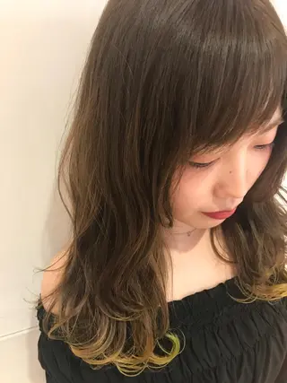 ロング カラー Le Clic所属・貝通丸 朱里のヘアスタイル