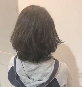 ミディアム カラー ture by gladのヘアスタイル