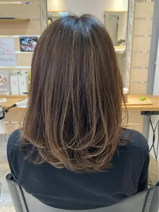 ミディアム カラー en't所属・【女性指名No.1】 西口直子のヘアスタイル