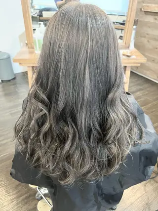 カラー trim所属・渋田 ゆかりのヘアスタイル
