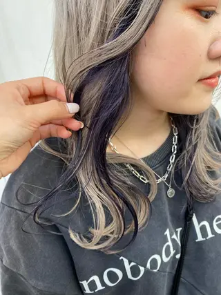 セミロング W所属・小林 朋花のヘアスタイル