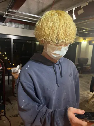 ショート カラー メンズ La fith hair ray 札幌店所属・顔まわり/W カラー/リョウのヘアスタイル