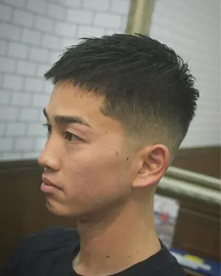 メンズ ticro所属・レイヤー/刈り上げ 中目黒KANNAのヘアスタイル